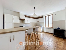 Appartement aux beaux volumes de 168 m², CLOUANGE, proche de toutes les commodités.