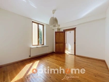 Appartement aux beaux volumes de 168 m², CLOUANGE, proche de toutes les commodités.