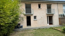 Tarbes centre ville proche commerces ,maison de ville 120M2 habitables, avec 4 chambres, Garage, terrain sans vis à vis