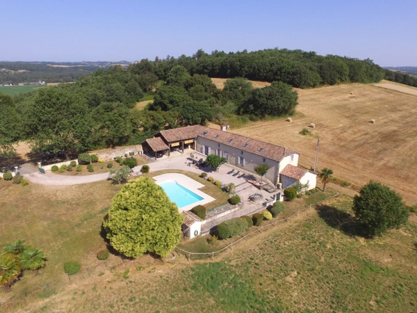 Maison de caractère rénovée dans les Hautes-Pyrénées (65) – Vue imprenable sur les Pyrénées, terrain de 1,7 ha