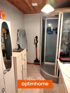 Une maison fonctionnelle et agréable à vivre, idéale pour une installation en toute sérénité. Visite sur rendez-vous.