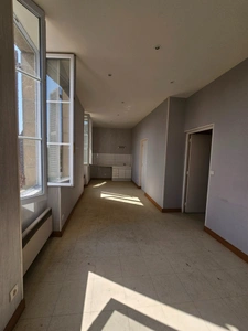 Maison de bourg avec grange et petit terrain – Besson (03)