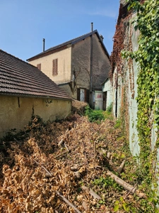 Maison de bourg avec grange et petit terrain – Besson (03)