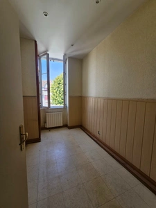 Maison de bourg avec grange et petit terrain – Besson (03)