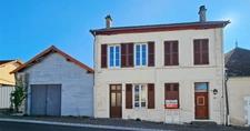 Maison de bourg avec grange et petit terrain – Besson (03)