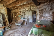 Stone house to renovate with two barns on 0,5 acre land