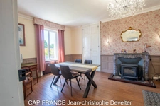 4 bedroom character property with large barn on 1,25 acre land  