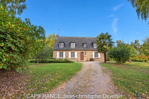Propriete à vendre 7 pièces proche de MAYENNE (53) sur terrain de 2,3 hectares
