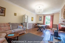 4 bedroom character property with large barn on 1,25 acre land  