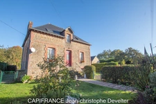 3 bedroom character stone house on 0,25 acre land