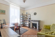 4 bedroom character property with large barn on 1,25 acre land  