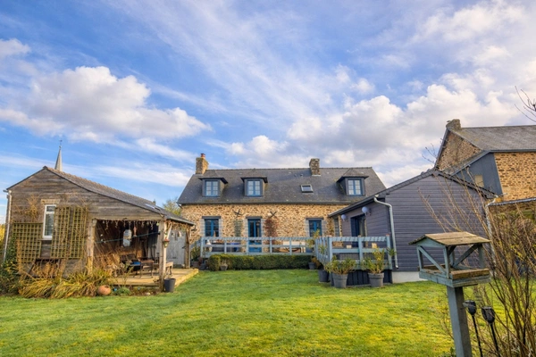 Maison à vendre proche de GORRON (53)maison en pierre 3 chambres sur terrain 730 m2