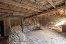 Stone house to renovate with two barns on 0,5 acre land