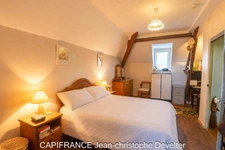 3 bedroom character stone house on 0,25 acre land