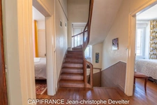 4 bedroom character property with large barn on 1,25 acre land  