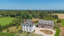 4 bedroom character property with large barn on 1,25 acre land  