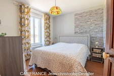 4 bedroom character property with large barn on 1,25 acre land  