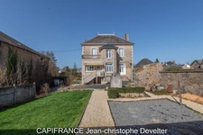 Maison à vendre  GORRON (53)maison bourgeoise 3 chambres avec garage sur terrain 717 m2