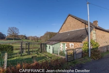 Stone house to renovate with two barns on 0,5 acre land