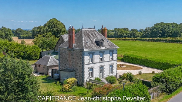Maison bourgeoise à vendre 4 chambres SAINT DENIS DE GASTINES (53) sur terrain de 5 400 m2