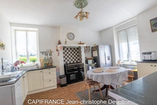 4 bedroom character property with large barn on 1,25 acre land  