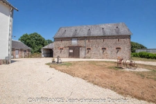 4 bedroom character property with large barn on 1,25 acre land  