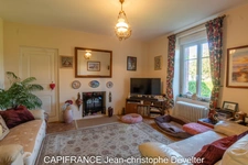 3 bedroom character stone house on 0,25 acre land