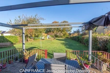 3 bedroom character stone house on 0,25 acre land