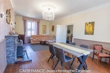 4 bedroom character property with large barn on 1,25 acre land  