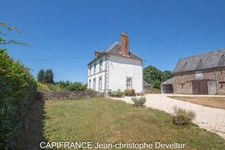4 bedroom character property with large barn on 1,25 acre land  