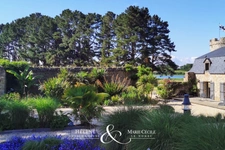 GOLFE DU MORBIHAN — DOMAINE HISTORIQUE D’EXCEPTION AVEC VUE ET ACCÈS DIRECT À L’EAU