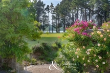 GOLFE DU MORBIHAN — DOMAINE HISTORIQUE D’EXCEPTION AVEC VUE ET ACCÈS DIRECT À L’EAU