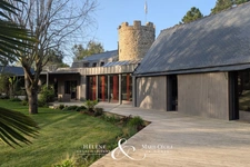 GOLFE DU MORBIHAN — DOMAINE HISTORIQUE D’EXCEPTION AVEC VUE ET ACCÈS DIRECT À L’EAU