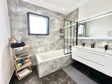 MAISON CONTEMPORAINE - 135 m² - SAINT AVÉ