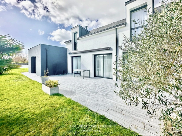 MAISON CONTEMPORAINE - 160 m² - PLESCOP