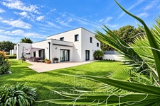 MAISON CONTEMPORAINE - 138 m² - SAINT AVÉ