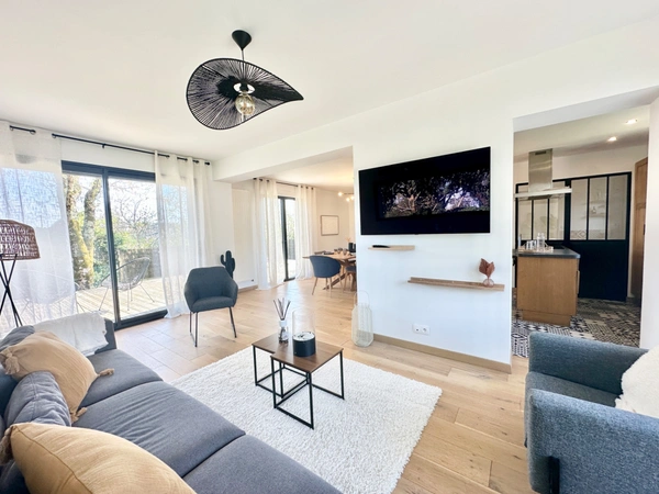 MAISON ENTIÈREMENT RÉNOVÉE - VANNES SUD
