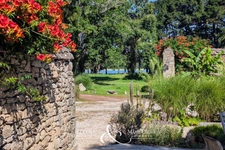 GOLFE DU MORBIHAN — DOMAINE HISTORIQUE D’EXCEPTION AVEC VUE ET ACCÈS DIRECT À L’EAU