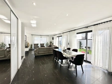 MAISON CONTEMPORAINE - 135 m² - SAINT AVÉ