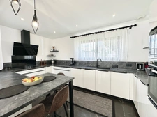 MAISON CONTEMPORAINE - 135 m² - SAINT AVÉ