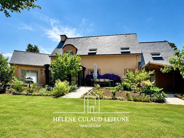 MAISON FAMILIALE AVEC VUE DÉGAGÉE SUR LA NATURE - 184 m² - VANNES 