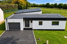 MAISON CONTEMPORAINE DE PLAIN PIED - 159 m² - SAINT AVÉ 