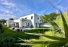 MAISON CONTEMPORAINE - 135 m² - SAINT AVÉ