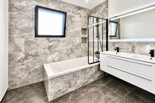 MAISON CONTEMPORAINE - 138 m² - SAINT AVÉ