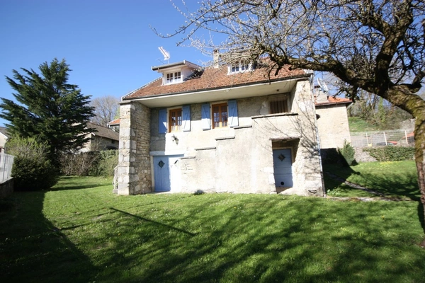 Maison à vendre 5 pièces de 102 m² sur terrain clos de 520 m² à ORDONNAZ (01)