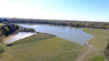 Propriete à vendre sur 35 hectares, 14 pièces, piscine, tennis, chasse, pêche, équitation, au cœur de la Dombes