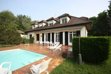 Propriete à vendre sur 35 hectares, 14 pièces, piscine, tennis, chasse, pêche, équitation, au cœur de la Dombes