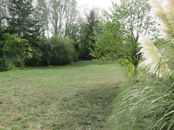 Terrain de 1150 m² à vendre  AMBERIEU EN BUGEY (01) (Quartier Vareille-Saint Germain)