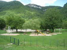 Maison à vendre 5 pièces de 148 m² à CHALEY (01) avec jardin de 436 m² en bordure de la rivière.