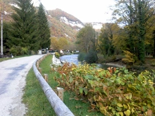 Maison à vendre 5 pièces de 148 m² à CHALEY (01) avec jardin de 436 m² en bordure de la rivière.